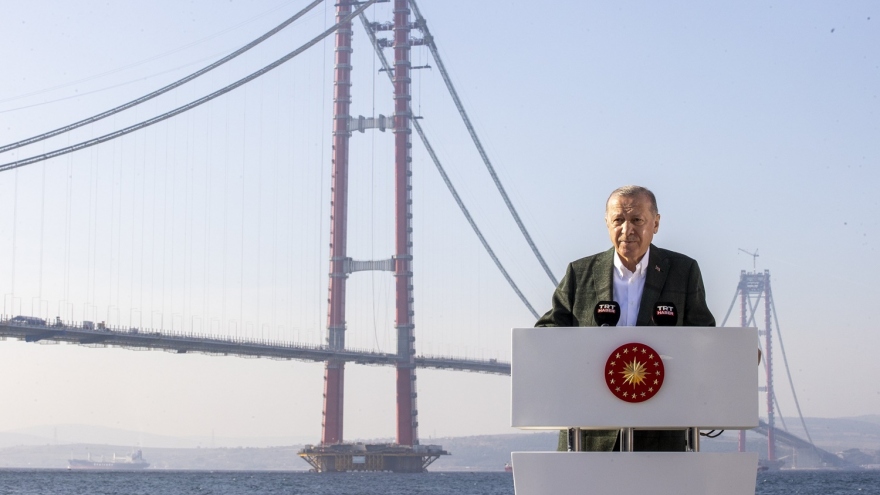 Thổ Nhĩ Kỳ khánh thành cầu dây văng khổng lồ nối Á-Âu
