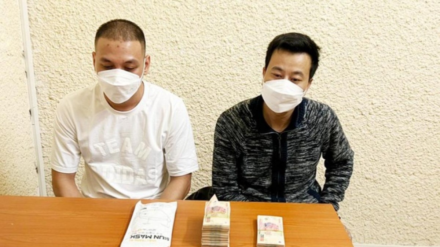 Nóng 24h: Dùng súng giả cướp nửa tỷ đồng ở ngân hàng 