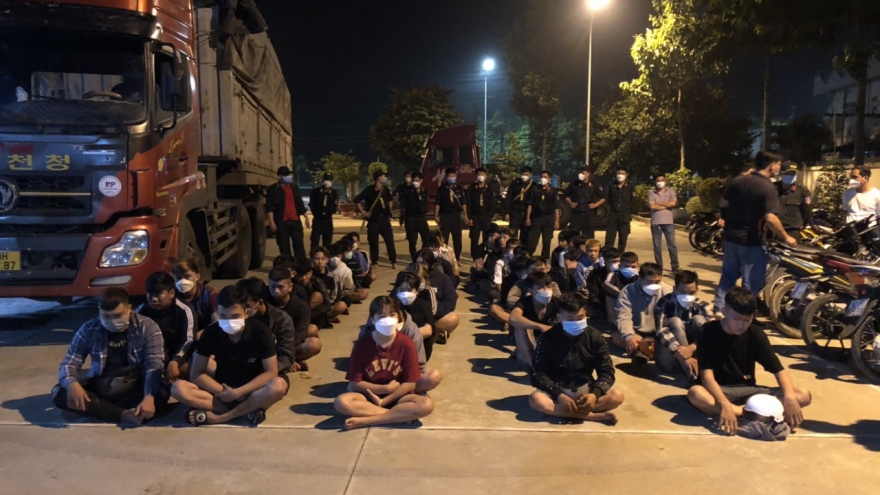 CSGT và CSCĐ vây bắt 43 'quái xế' đua xe trái phép giữa đêm khuya