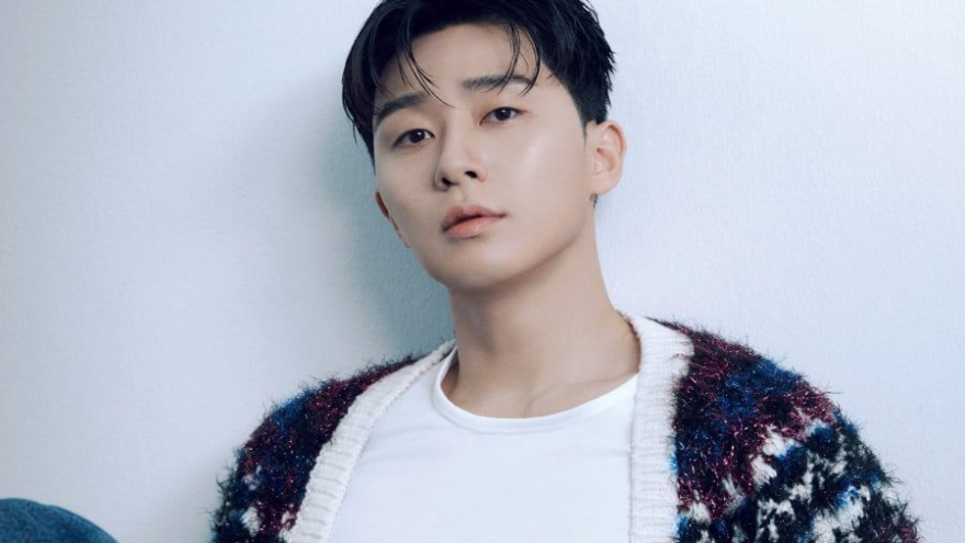 Khỏi Covid-19, Park Seo Joon sang Hungary quay phim với IU