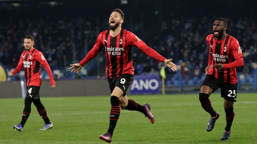 Đánh bại Napoli, AC Milan trở lại ngôi đầu Serie A 