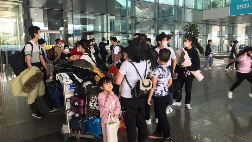 Nearly 600 Vietnamese evacuees from Ukraine repatriated safely