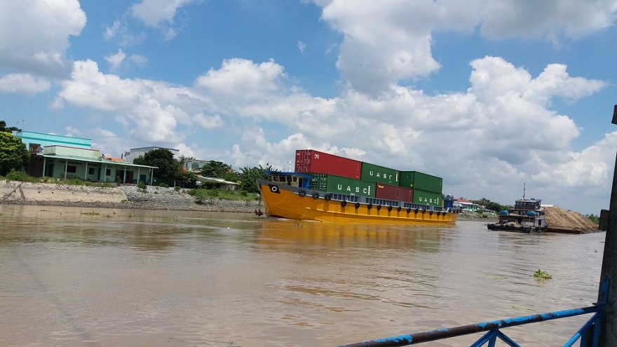 Đoàn tàu vận tải tỉnh Tiền Giang nỗ lực vượt qua “cơn bão giá” xăng dầu