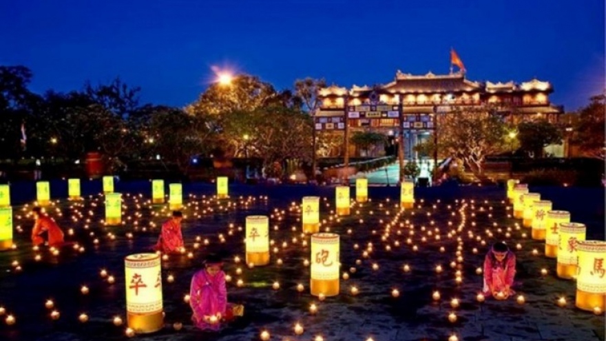 Night street illuminates Hue’s royal citadel