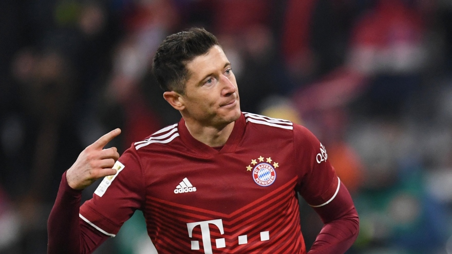 Lewandowski tiến gần danh hiệu Chiếc giày Vàng châu Âu 2022 