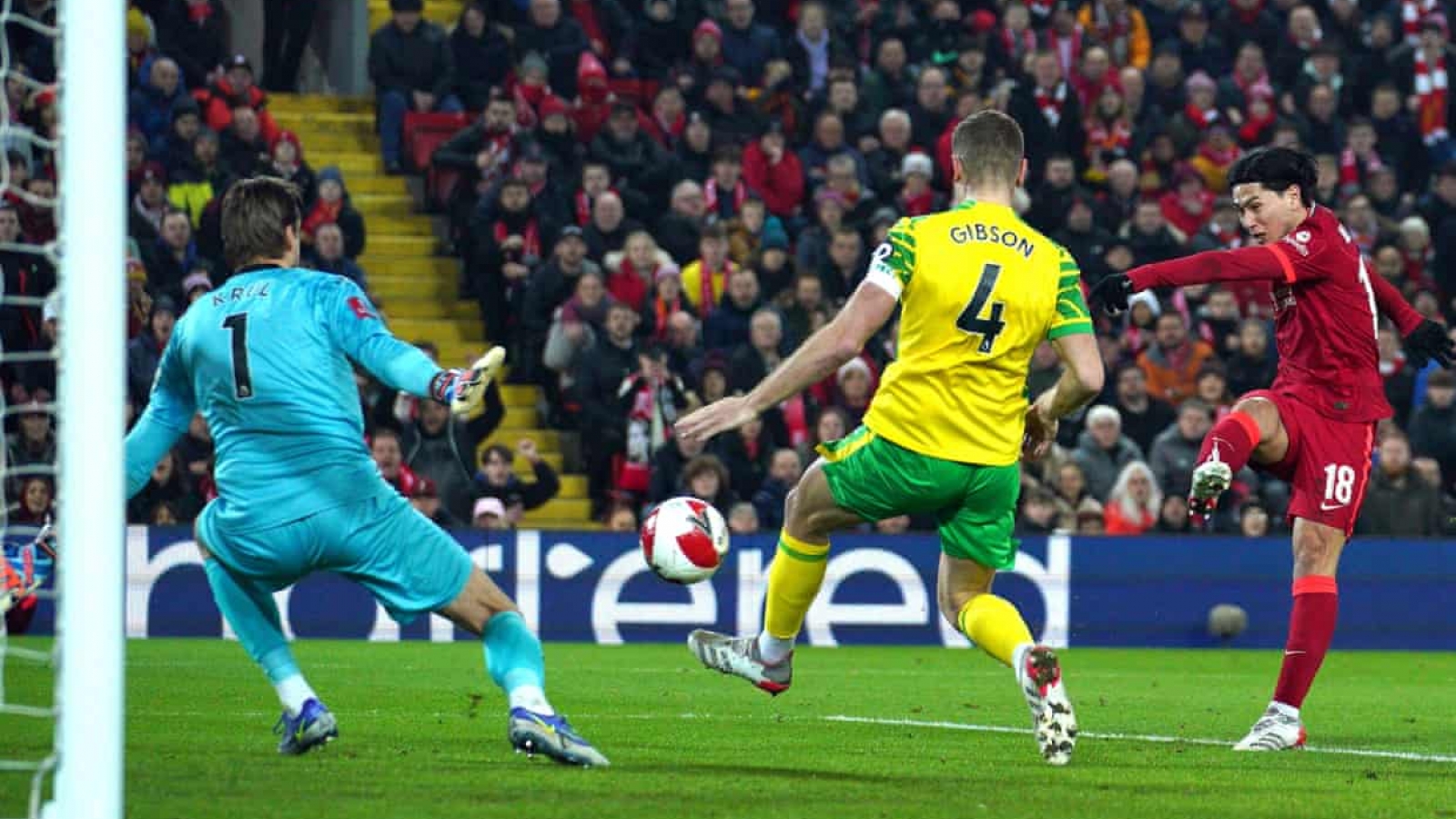 Liverpool và Chelsea vào tứ kết FA Cup bằng chiến thắng sát nút
