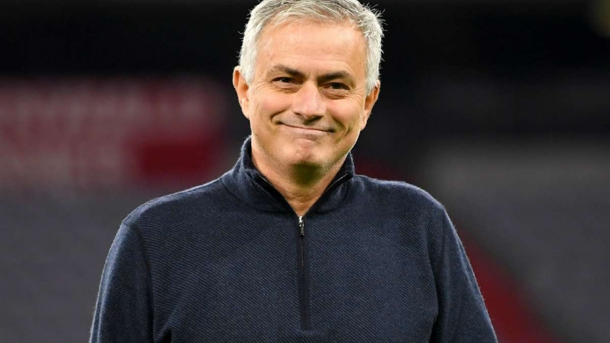 Mourinho đáp trả ngoa ngoắt khi bị chê bai trước trận derby thành Rome