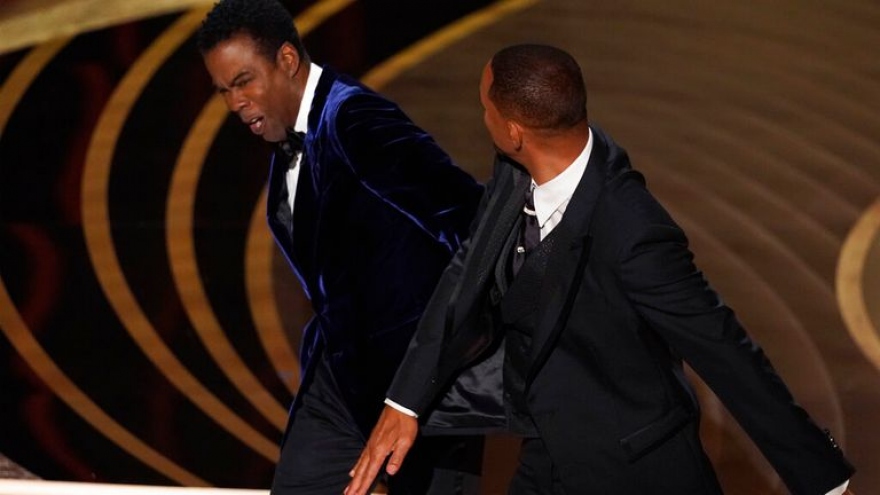 Will Smith xin lỗi sau khi đánh người trên sân khấu Oscar 2022