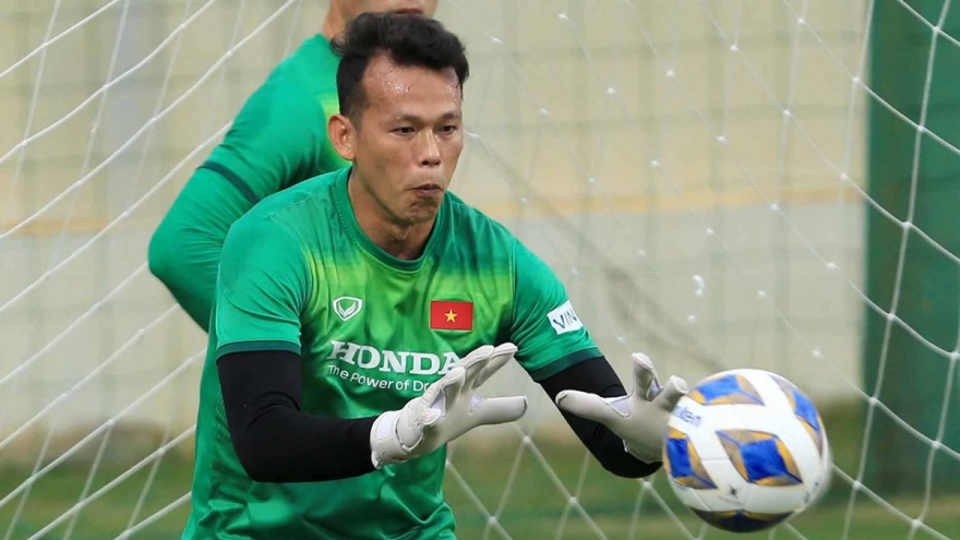2 thủ môn ĐT Việt Nam mắc Covid-19, thầy Park gọi Tấn Trường trở lại