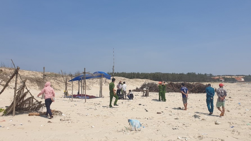 Bình Thuận lại phát hiện thi thể nam giới trôi dạt vào bờ biển