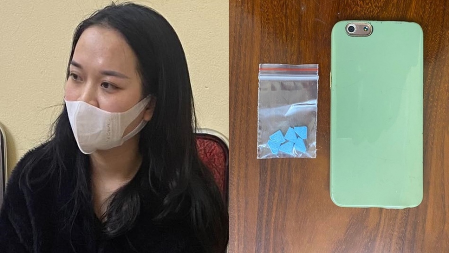 Cô gái bị bắt quả tang mang ma túy đi giao cho khách ở Hà Nội