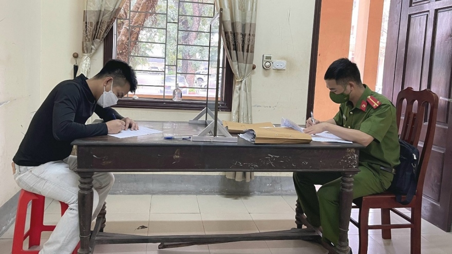 Khởi tố nhóm đối tượng gây ra hàng loạt vụ trộm gỗ ở Nghệ An