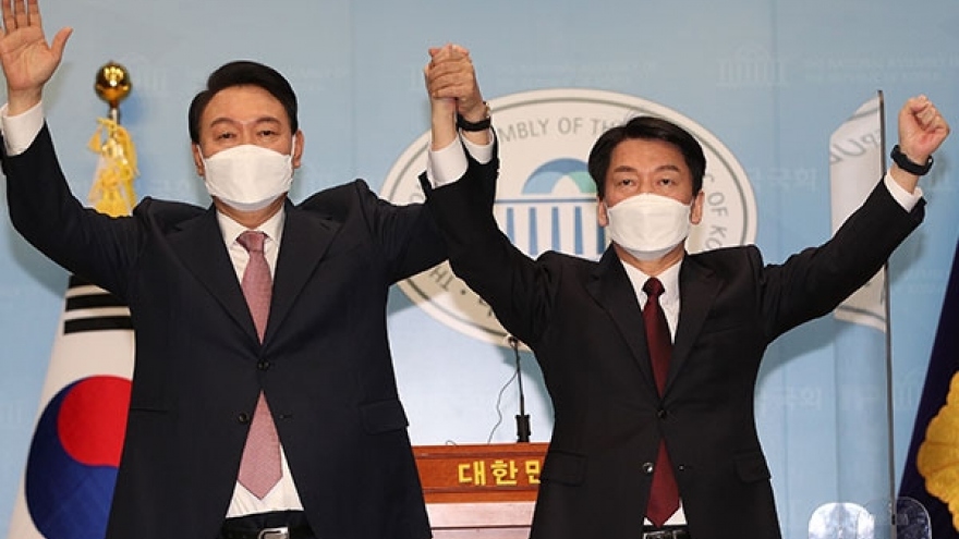 Hai ứng cử viên tổng thống Hàn Quốc hợp nhất tranh cử 