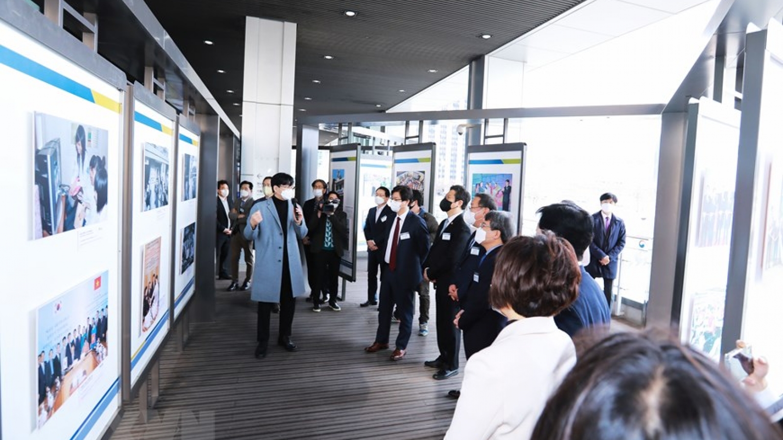 Photo exhibition marks 30th anniversary of diplomatic ties with RoK 