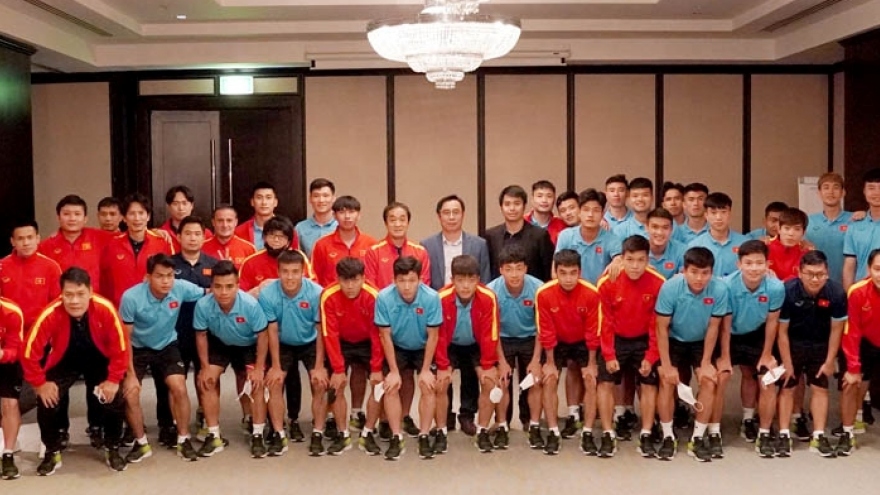 U23 Việt Nam được động viên và tặng quà trước trận đấu với U23 Croatia