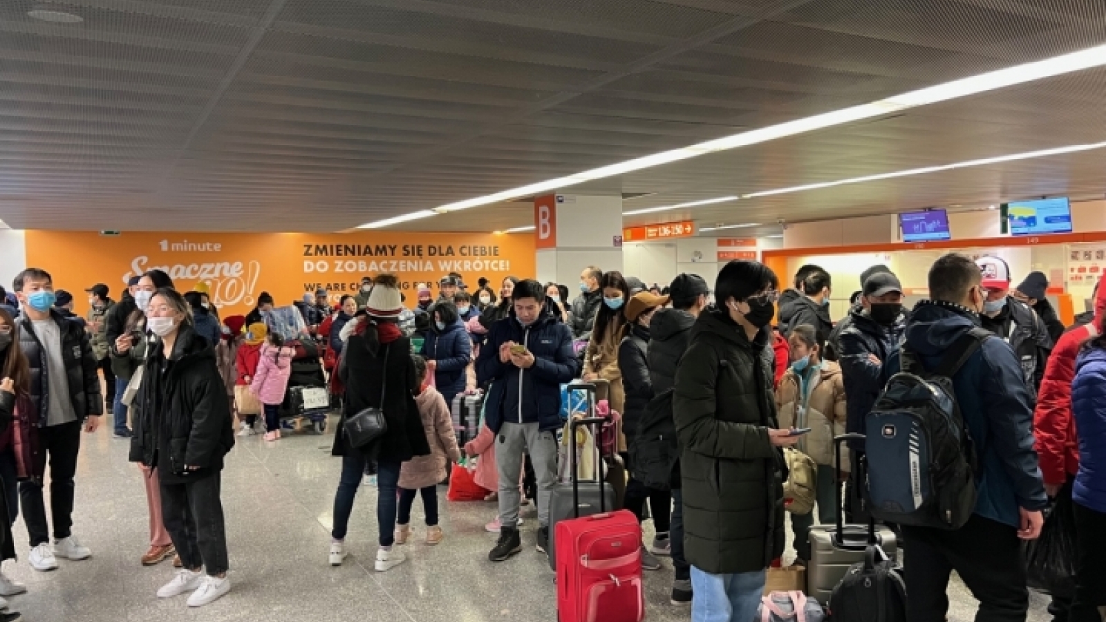 Vietnamese Embassy in Russia works to support citizens fleeing Ukraine