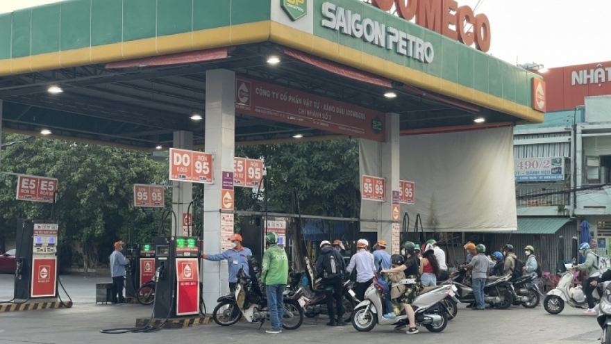 Petrol prices hit new record high