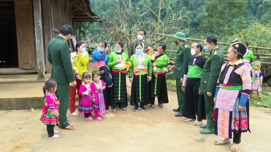 Chiến sĩ biên phòng, "các anh về mái ấm nhà vui"