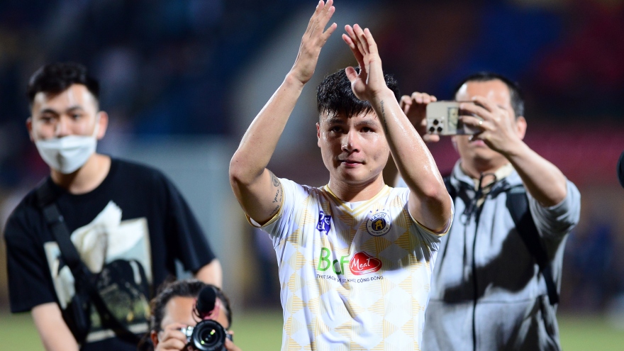 Quang Hải xúc động trước tình cảm của đồng đội và các cổ động viên Hà Nội FC