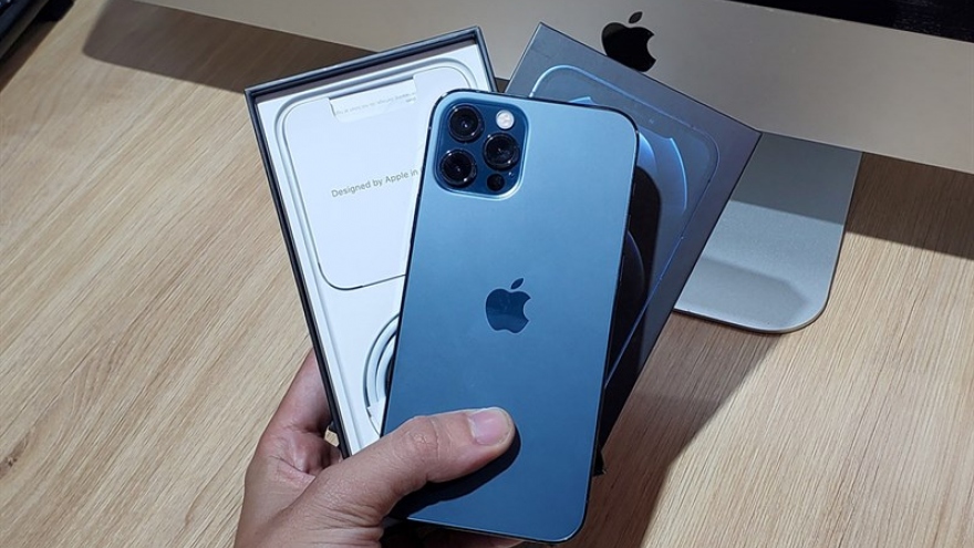 Apple bị buộc bồi thường hơn 1.000 USD cho khách hàng vì thiếu bộ sạc iPhone