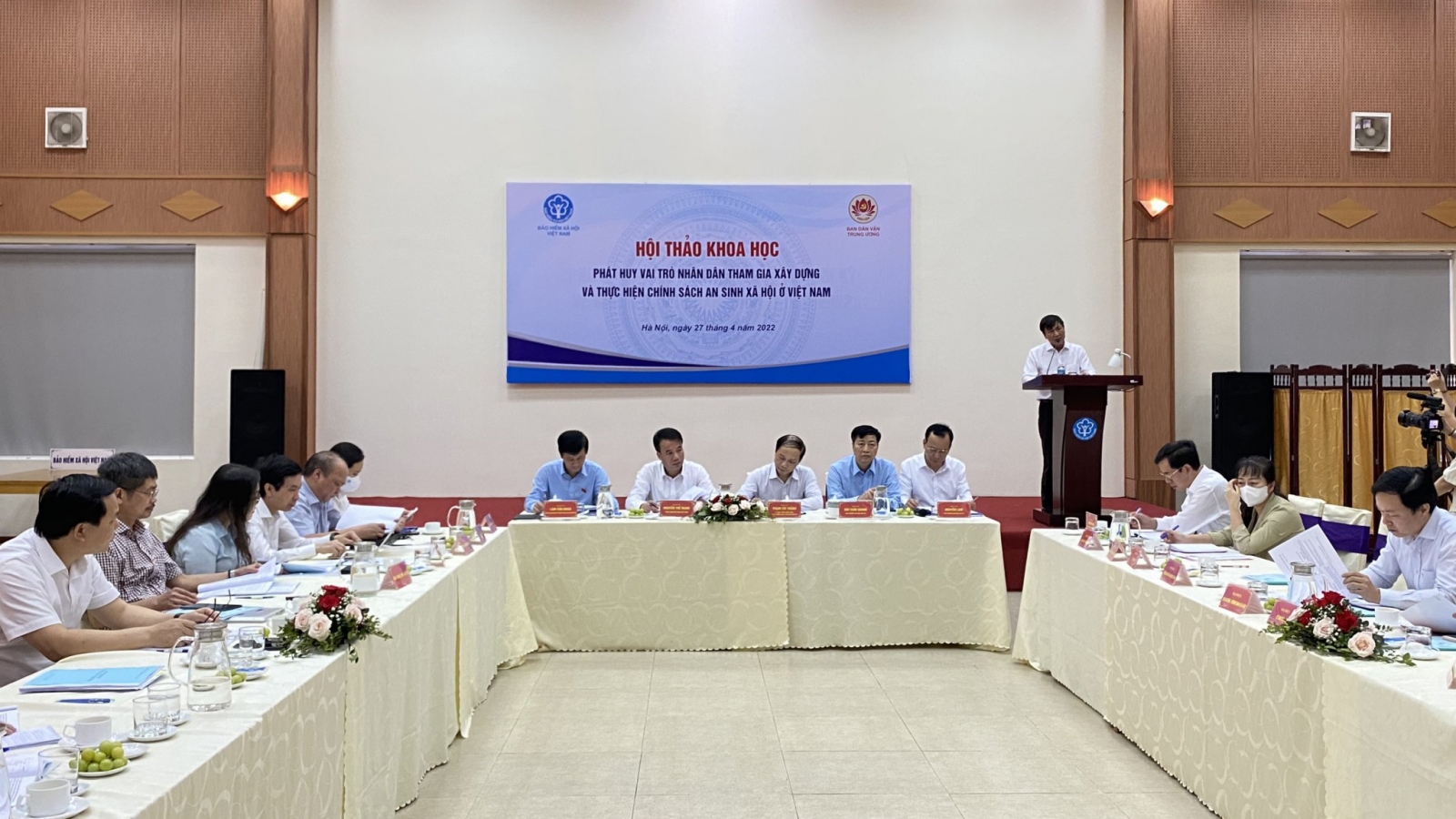 Hướng tới thực hiện bao phủ chăm sóc sức khỏe và bảo hiểm y tế toàn dân