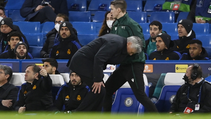 HLV Ancelotti bị học trò Valverde “phạm lỗi” ở trận Chelsea 1-3 Real Madrid
