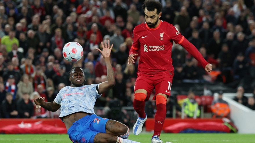 "Vùi dập" MU ở trận derby màu đỏ của nước Anh, Liverpool soán ngôi đầu của Man City