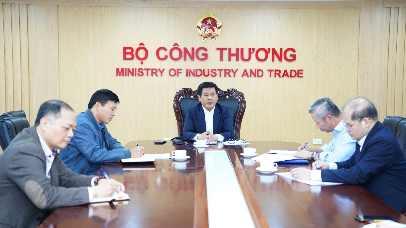 Bộ trưởng Công Thương họp khẩn: “Nóng” vấn đề nguồn cung năng lượng