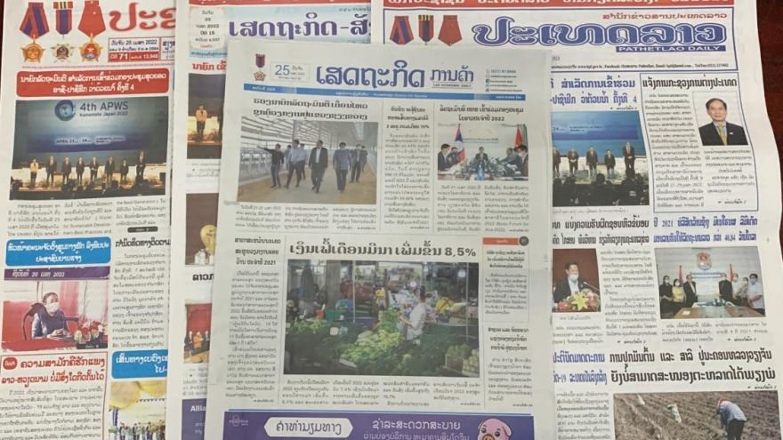 Các tờ báo lớn của Lào: Tình cảm đoàn kết Lào – Việt Nam không thể chia cách