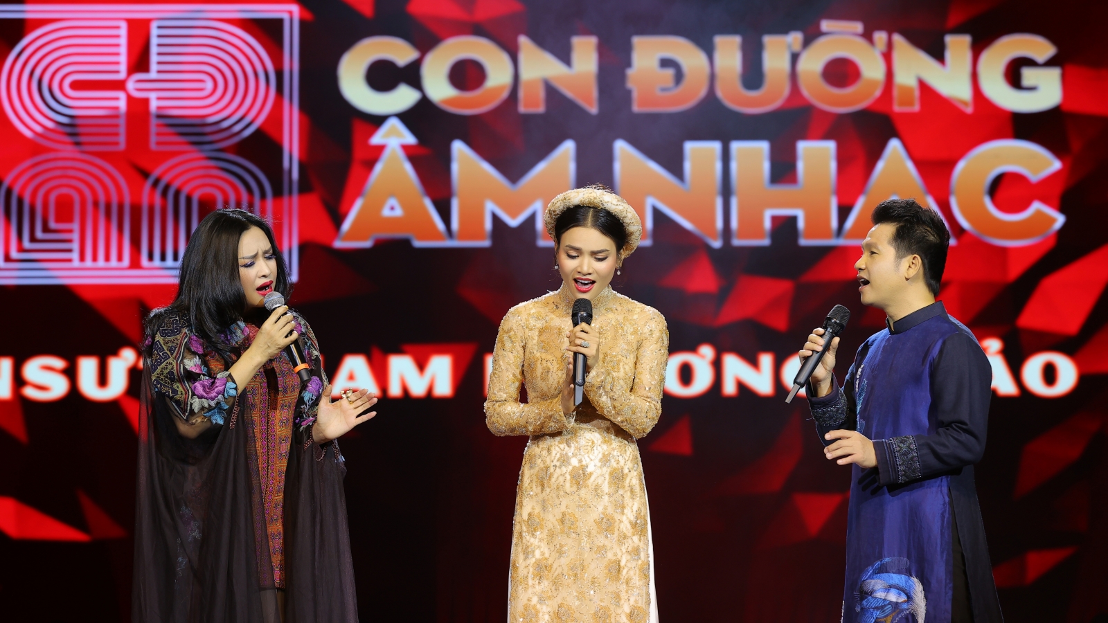 Diva Thanh Lam khen ngợi Phạm Phương Thảo sáng tác rất hay, rất Việt Nam 