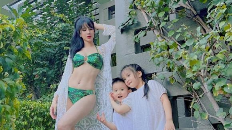 Chuyện showbiz: Diệp Lâm Anh diện bikini khoe body quyến rũ bên các con