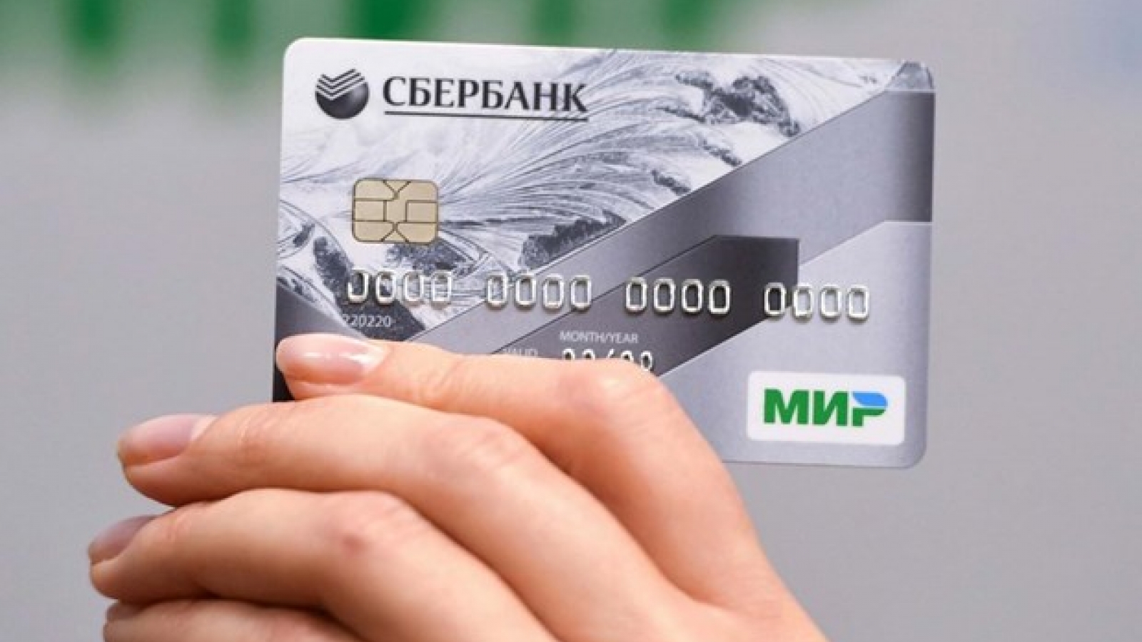 Nga thiếu vi mạch để đáp ứng nhu cầu thẻ ngân hàng trong nước