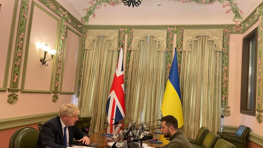 Thủ tướng Anh bất ngờ tới Kiev gặp trực tiếp Tổng thống Ukraine