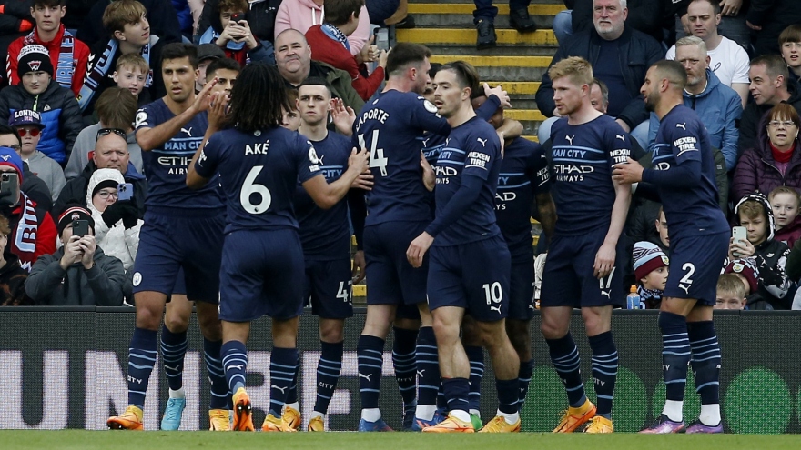 Thắng nhẹ Burnley, Man City trở lại ngôi đầu Ngoại hạng Anh
