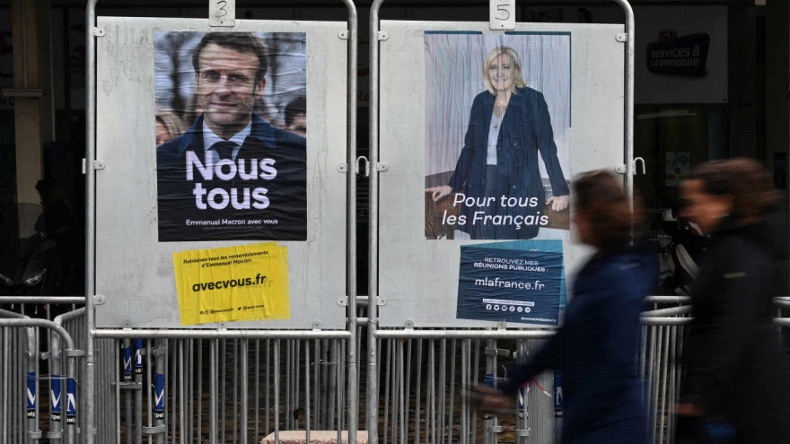 Bầu cử tổng thống Pháp: Ông Macron duy trì cách biệt an toàn với bà Le Pen