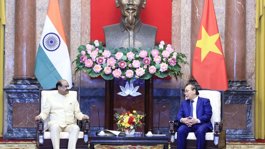 President Phuc suggests reopening Vietnam-India direct air routes soon