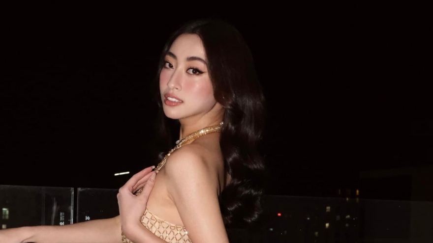 Hoa hậu Lương Thùy Linh khoe hình thể nóng bỏng với đầm cổ yếm gợi cảm