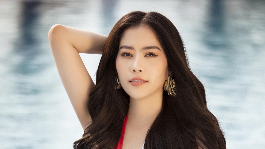 Nam Em và dàn thí sinh Miss World Vietnam khoe dáng với bikini