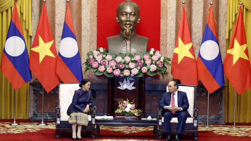 President Phuc receives Laos Vice President in Hanoi 
