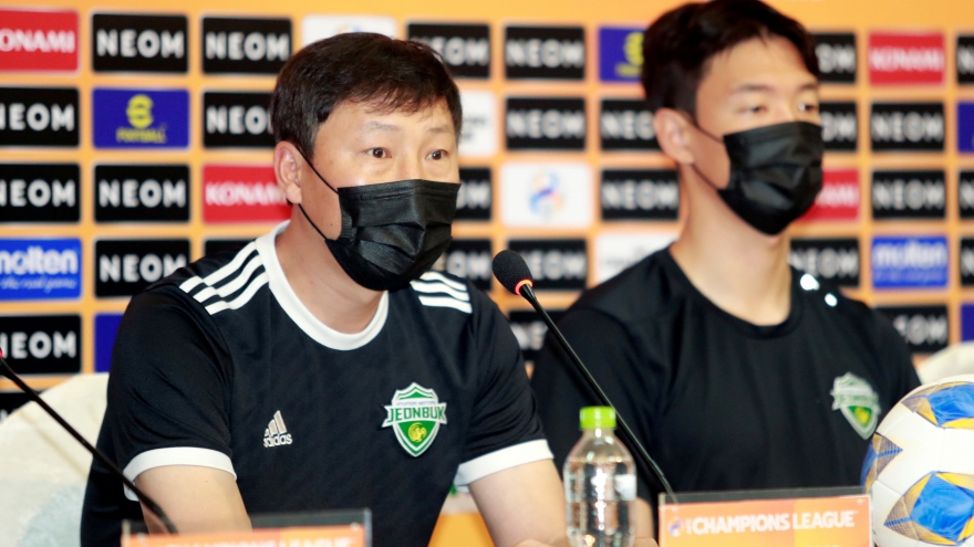 Công Phượng và Văn Toàn được huấn luyện viên của Jeonbuk khen ngợi