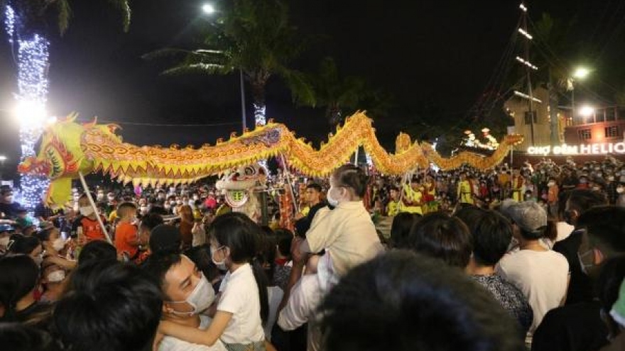 Post-pandemic night market reopens in Da Nang, attracts visitors 