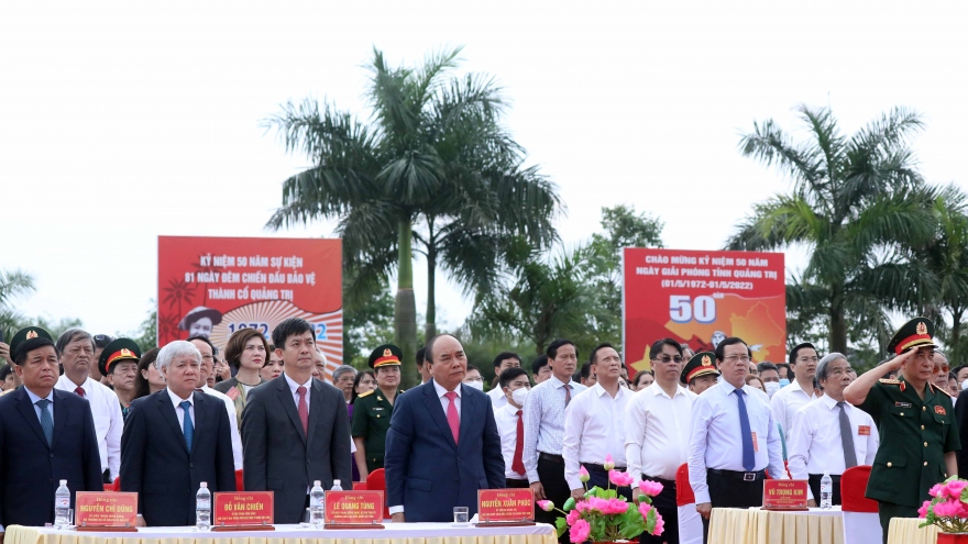 Hình ảnh Chủ tịch nước Nguyễn Xuân Phúc dự Lễ thượng cờ "Thống nhất non sông"
