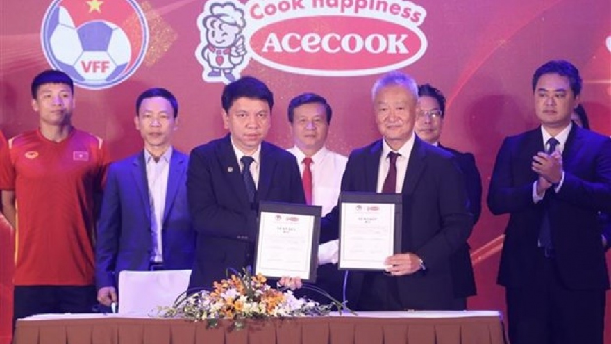 Acecook Vietnam remains sponsor for Vietnamese football