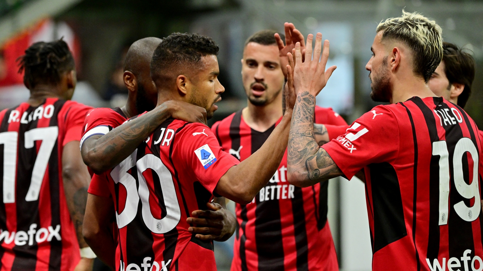 Kết quả Serie A: Inter và AC Milan tiếp tục đua vô địch 