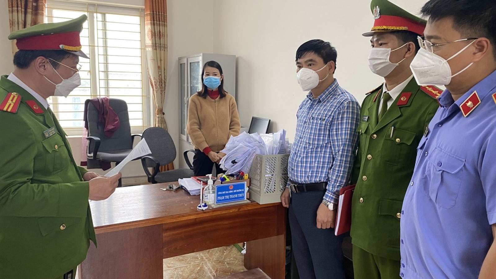 Những cán bộ địa chính xã đã “vòi tiền” dân khi làm bìa đỏ như thế nào?