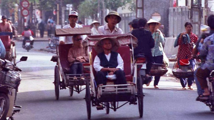 Hanoi cyclos through lens of Japanese photographer