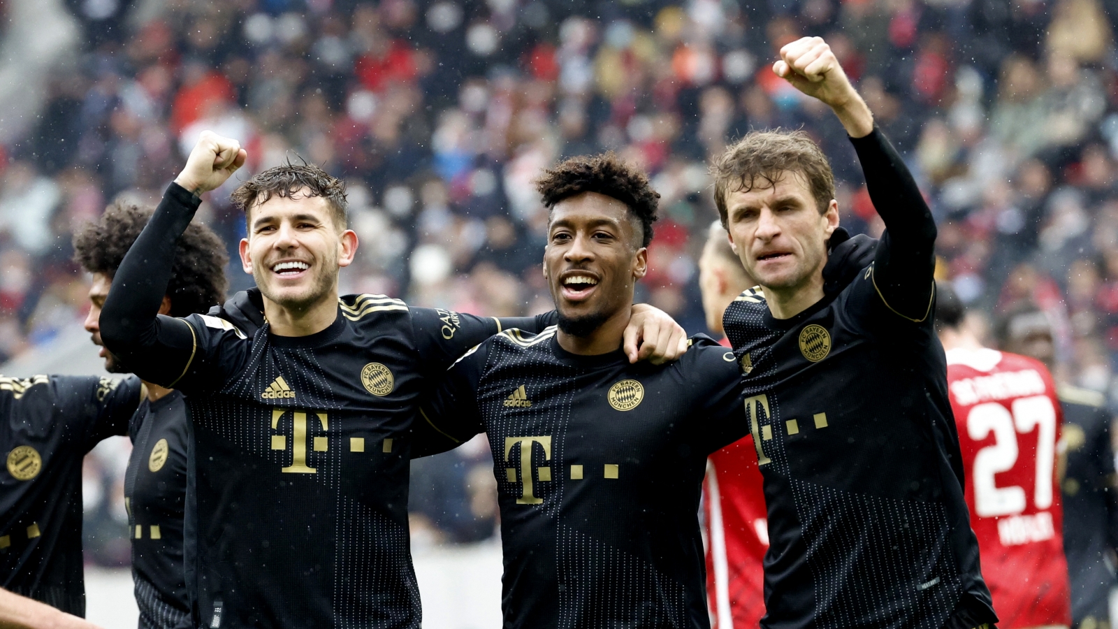 Chuyện khó tin ở Bundesliga: Bayern Munich thi đấu với 12 cầu thủ trên sân 