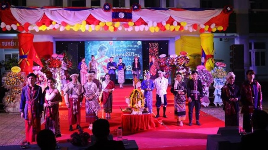 Lao students in Thua Thien - Hue celebrate Bunpimay Festival