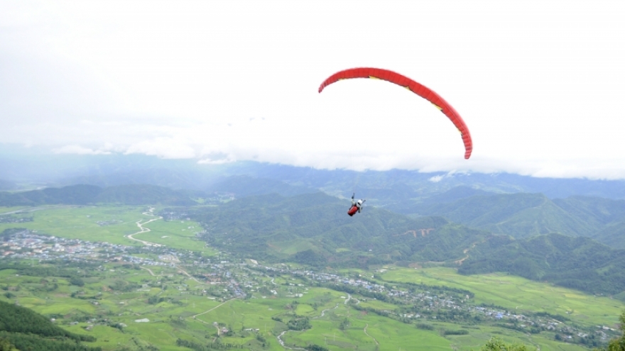 Hơn 100 phi công tham gia giải dù lượn đường trường PuTaLeng quốc tế mở rộng tại Lai Châu