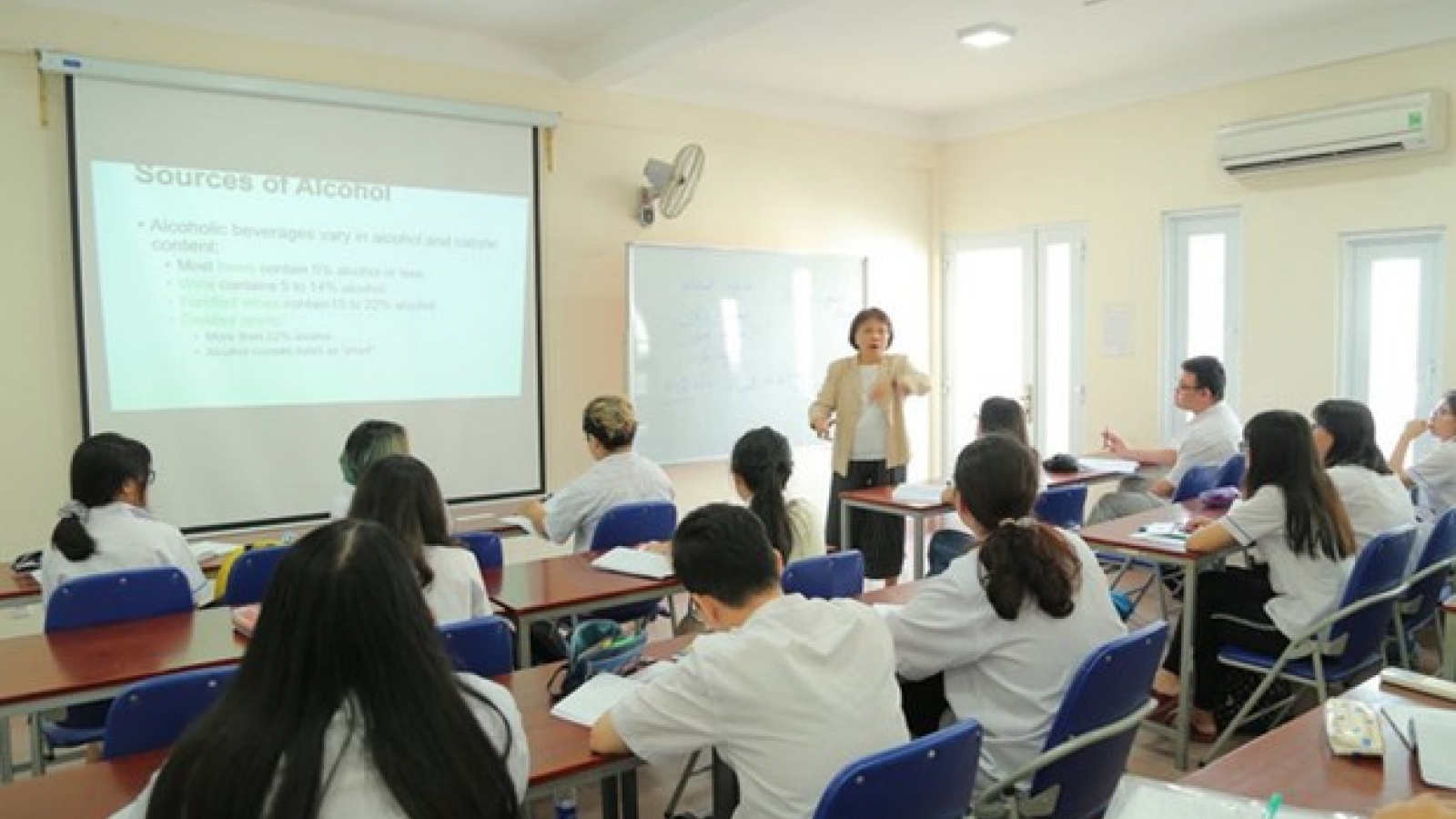 Decree clarifies conditions to set up foreign-invested vocational training institutions